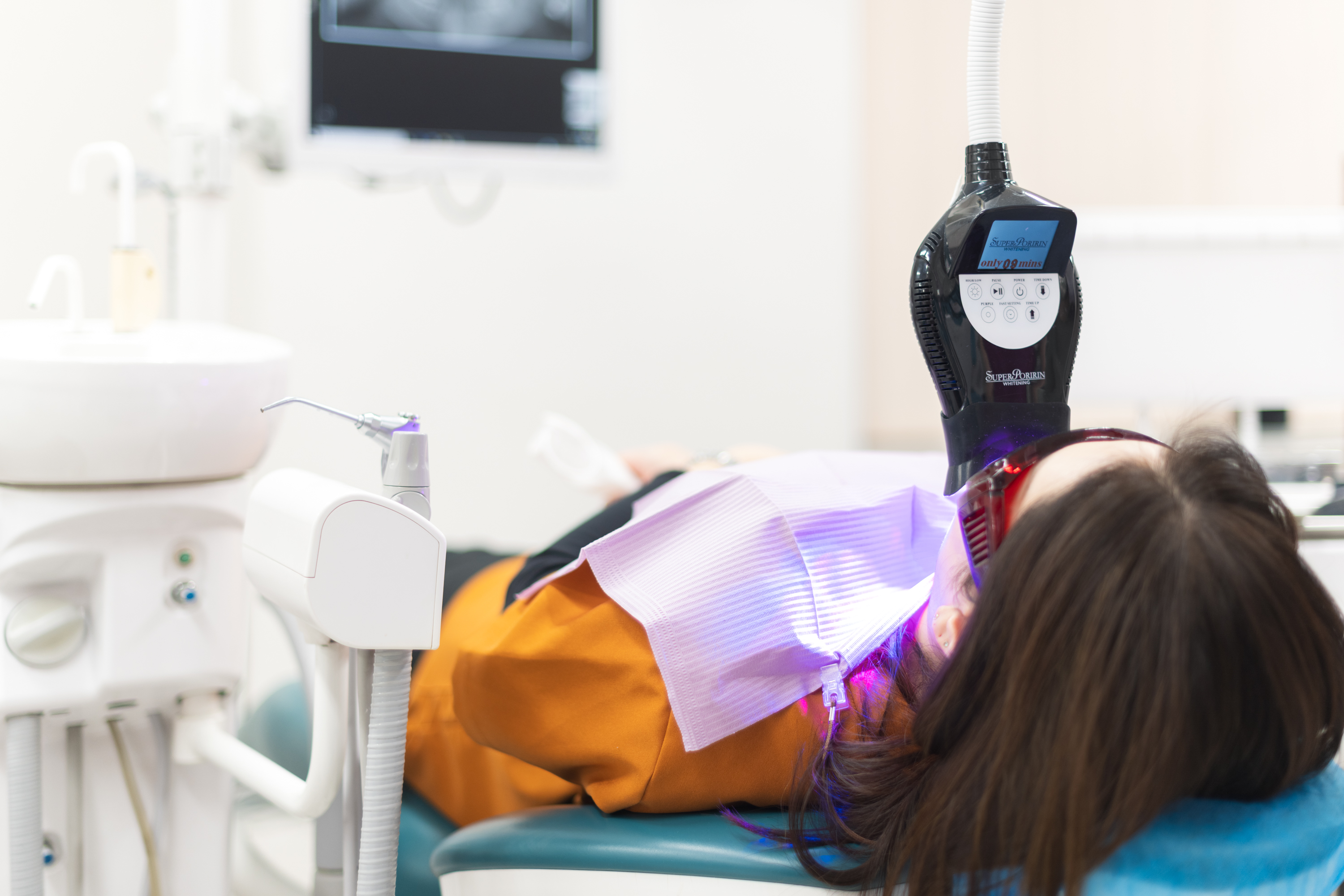 ポリリンホワイトニングの様子